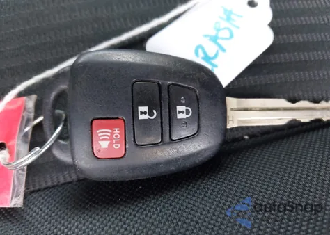 2016 Toyota Rav4 Le z USA, uszkodzony, nr VIN 2T3ZFREV7GW307055